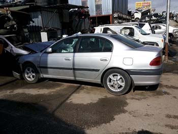 2000 MODEL TOYOTA AVENSİS ÇIKMA KAPI KOLU